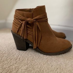 Time and Tru ankle booties